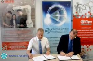 Signing an agreement between Claster and politech-consulting